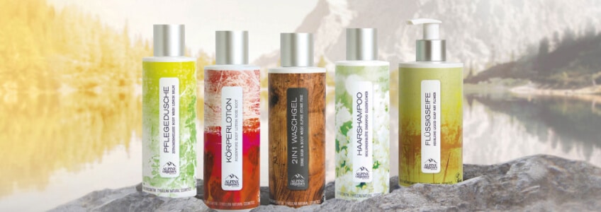 Alpine Organics - Naturkosmetik Produktübersicht vor schöner Landschaft