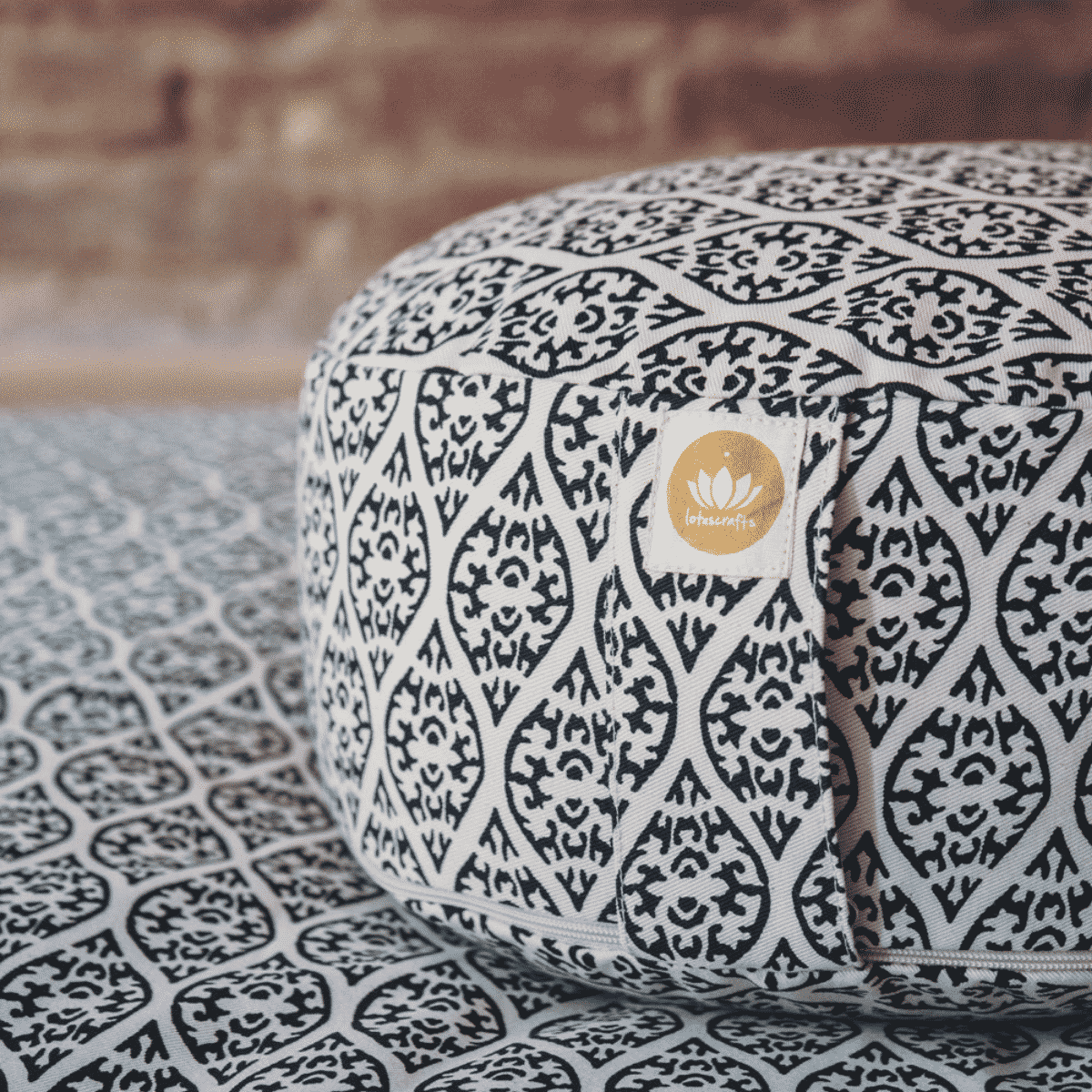 Lotuscrafts Zafu Meditationskissen Zen Black Block Print 