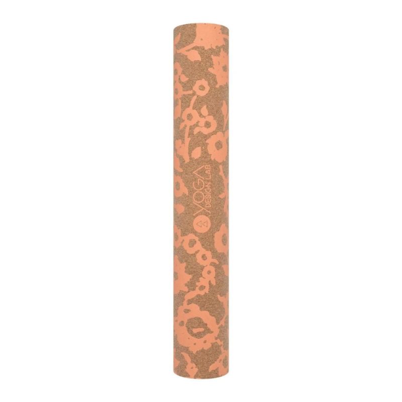 Cork Yogamatte von Yogadesignlab zusammengerollt