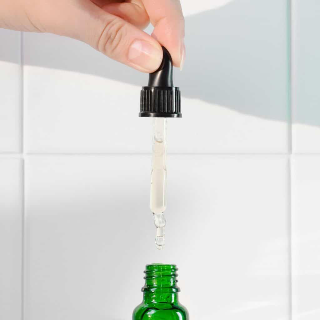 Pipette mit Omega 6 von Madara